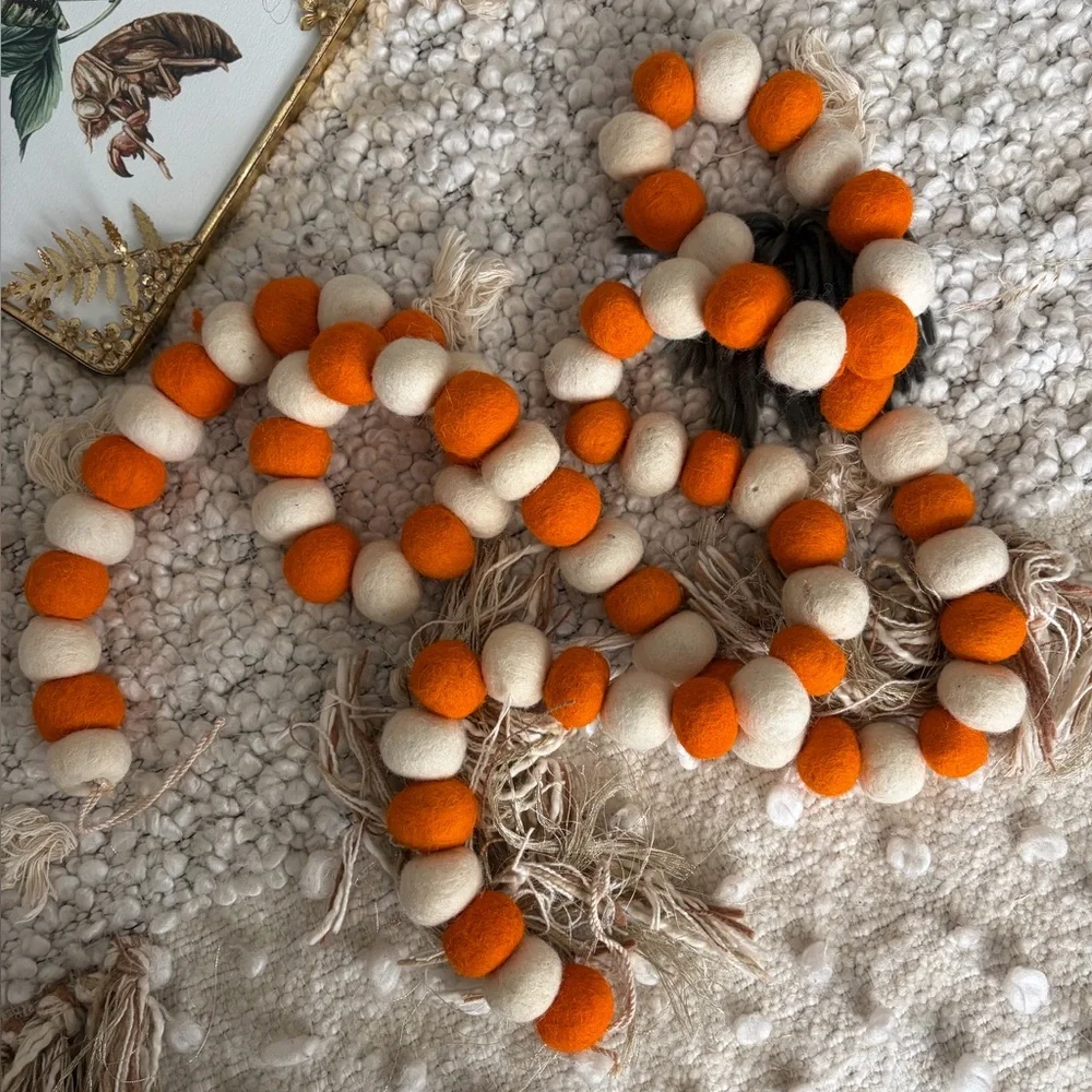 Lot of 2 Felt Pom Pom Halloween Ghost Garland - Picture 6 of 7